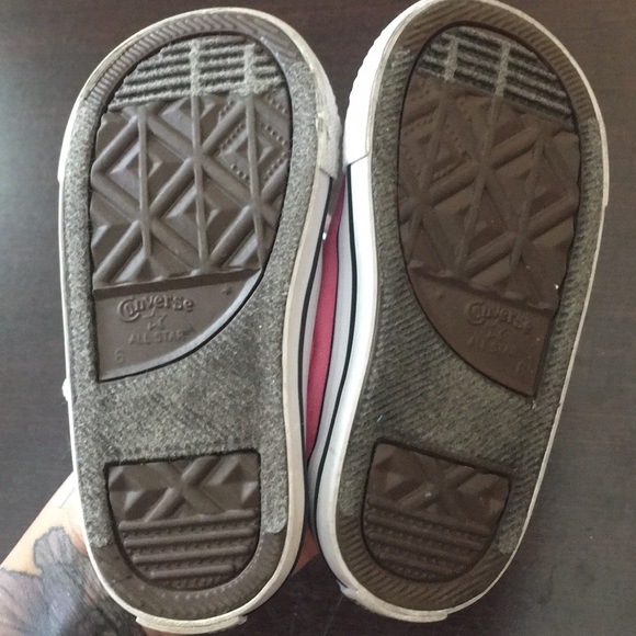 SOLD---Pink converse low tops - Picture 4 of 4